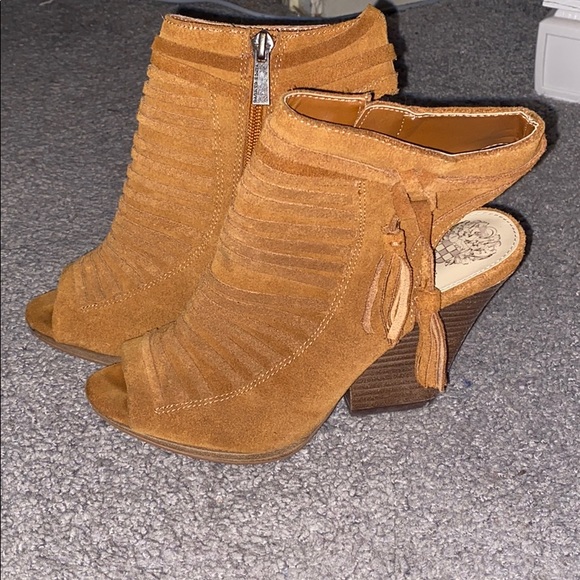 Vince Camuto Suede Platforms 7.5 - Picture 6 of 6